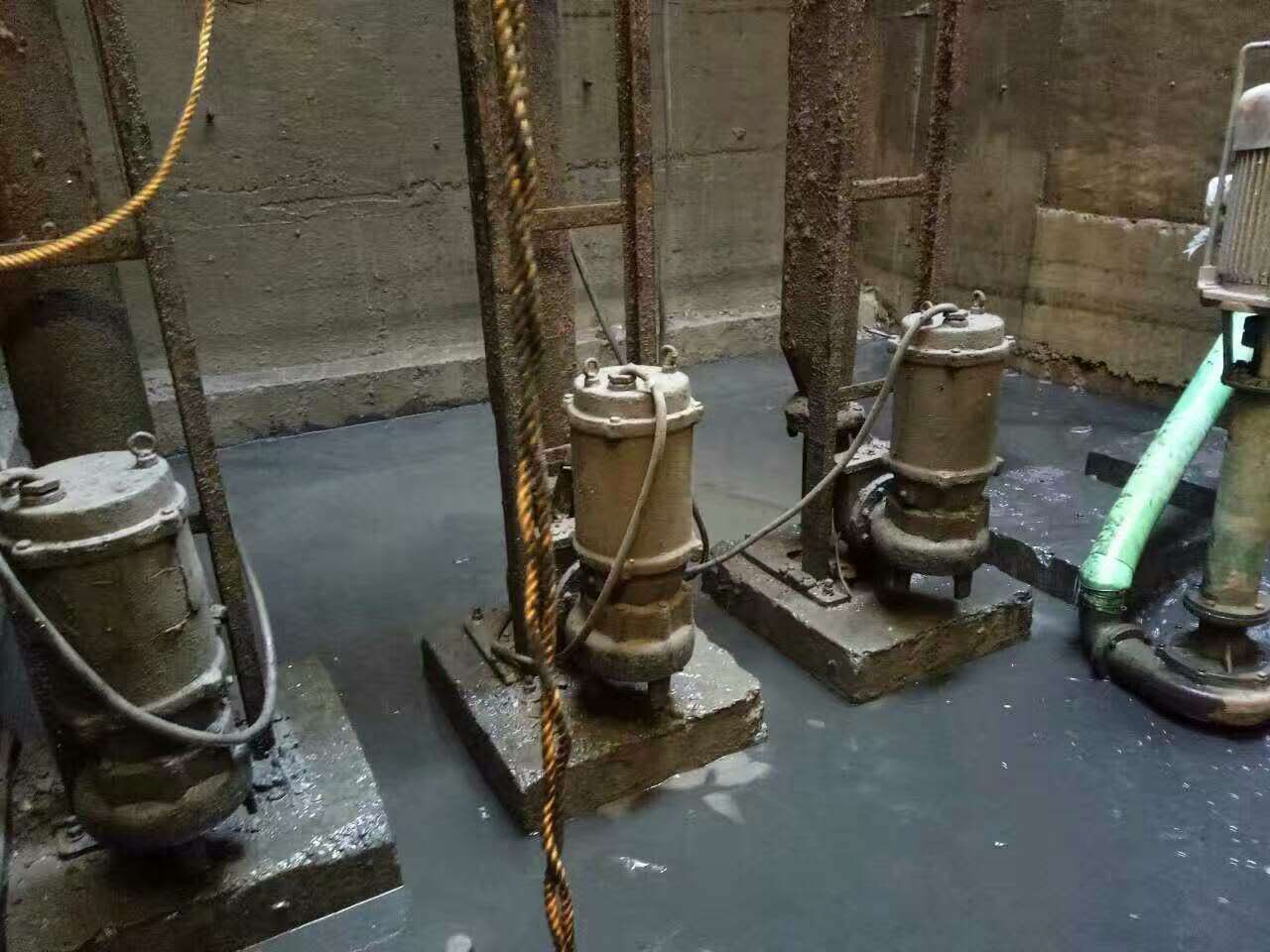 平山污水池清理