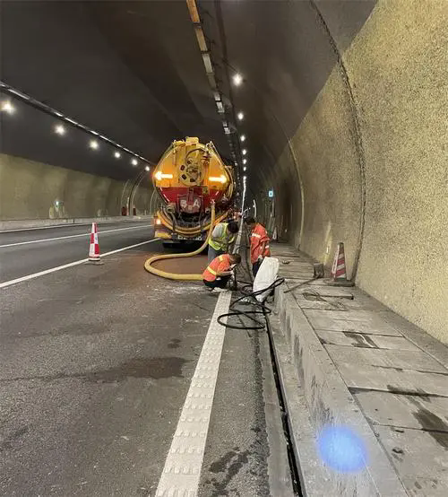 平山隧道排水渠清淤